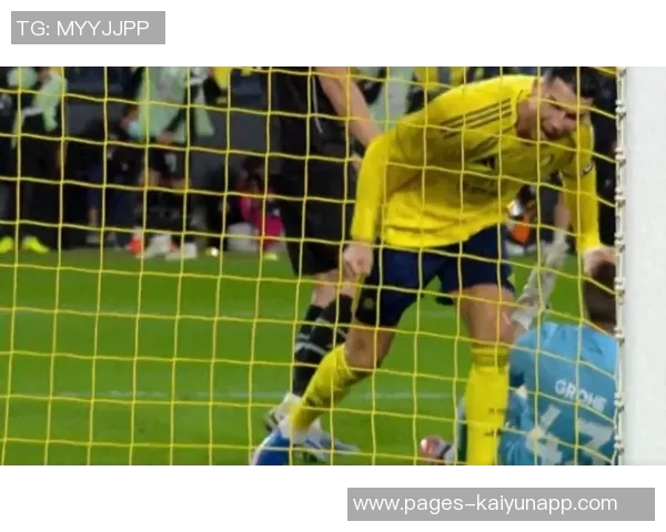 西马坎失误送点多萨里冷静点射扳平比分胜利瞬间 西马坎失误送点多萨里冷静点射扳平比分胜利瞬间